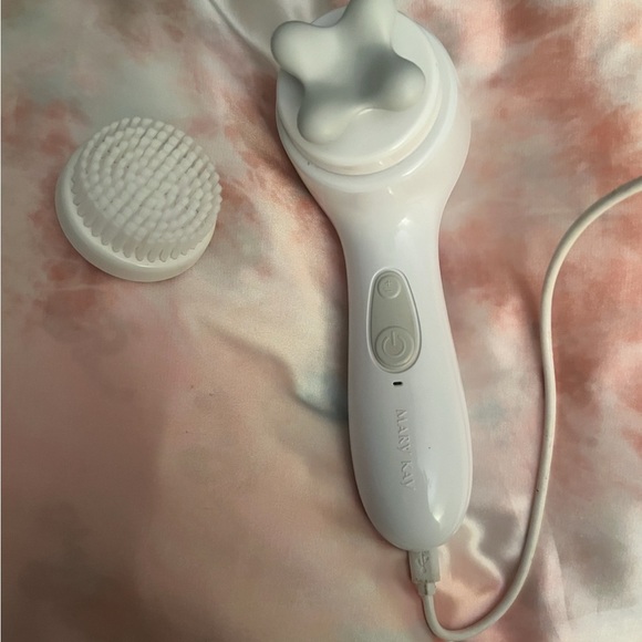 Mary Kay White Facial Cleansing Brush - Picture 1 of 3